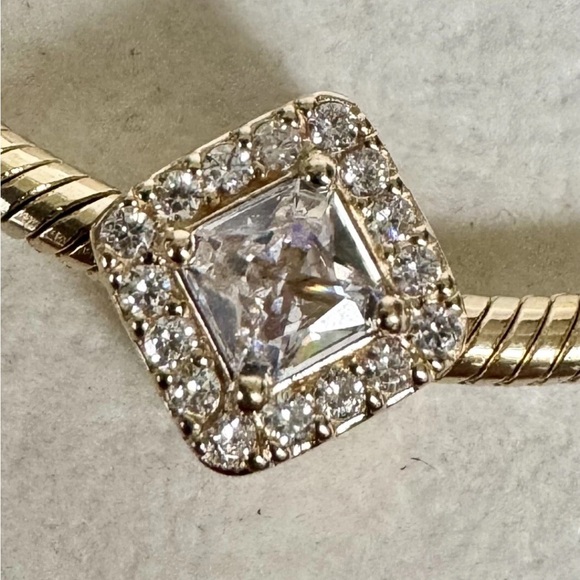 Authentic Pandora 14k Solid Gold Sparkling Halo G585 ALE Charm